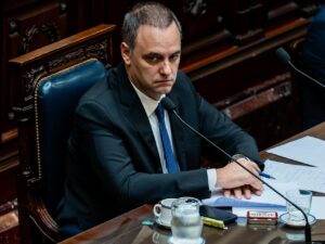 Manuel Adorni renunció a la Jefatura de Gabinete tras denunciar