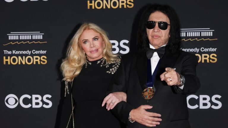 Demandan a Gene Simmons y Shannon Tweed por un choque en Los Ángeles