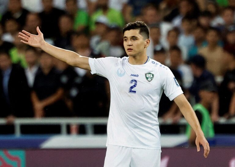 Khusanov se disculpó con el camarógrafo tras el choque en el Mundial