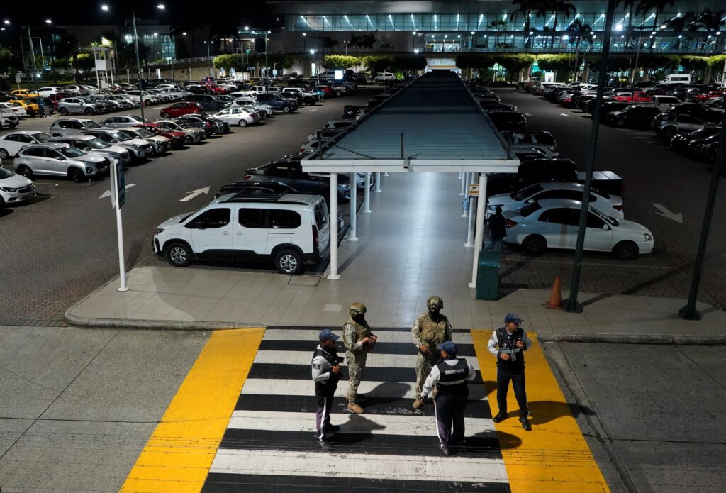 Asesinan a líder de Los Águilas en el aeropuerto de Guayaquil