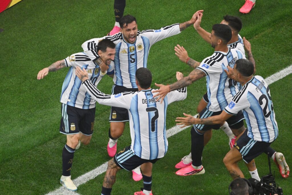 Argentina venció a Austria y se aseguró el liderazgo del Grupo J