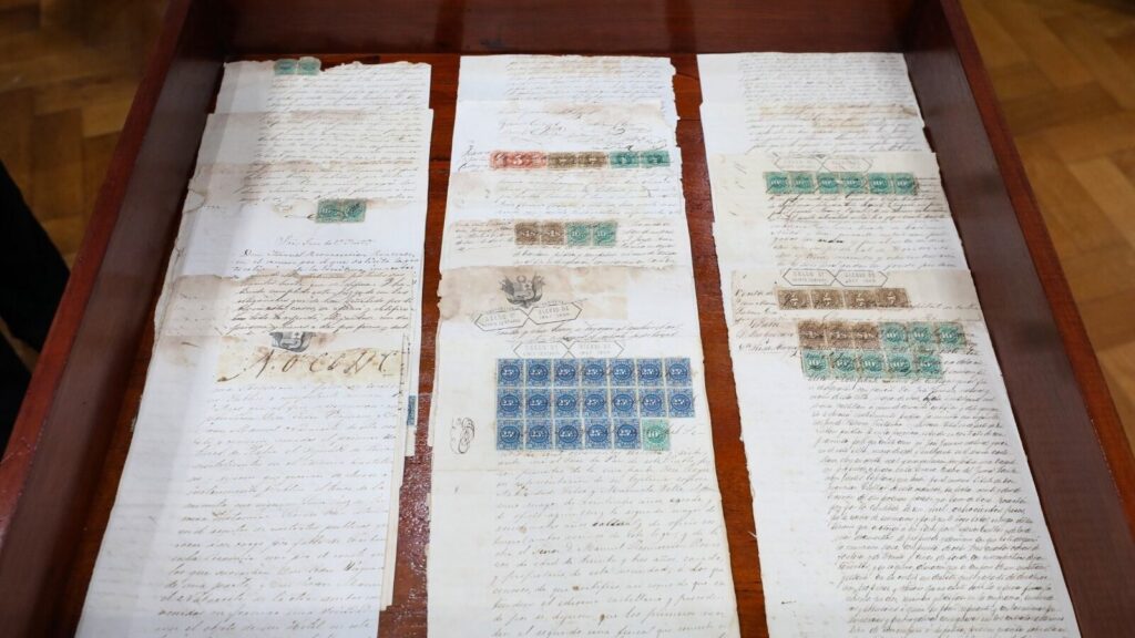 Argentina restituyó a Perú 36 piezas arqueológicas y documentos