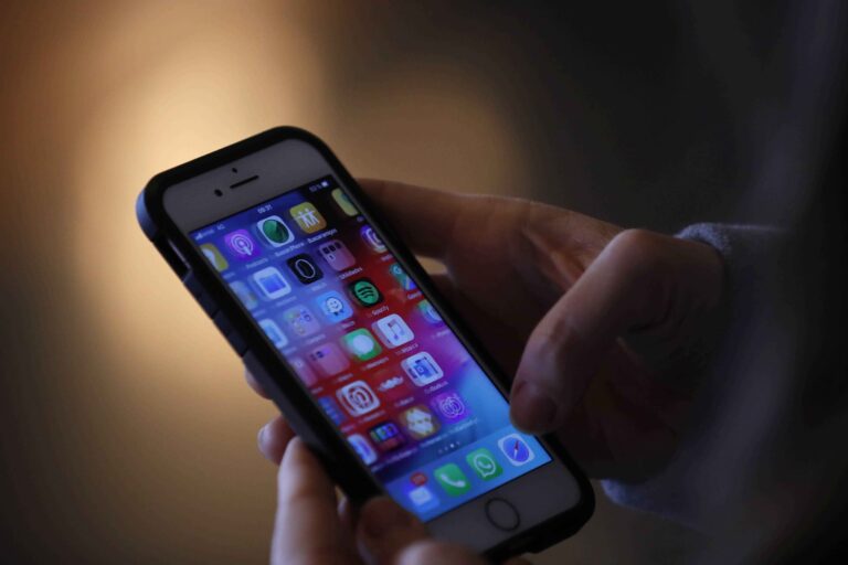 Alertan por el aumento de ciberataques mediante Bluetooth en celulares