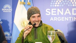 El Senado distinguió al fotógrafo Pablo Grillo tras su recuperación