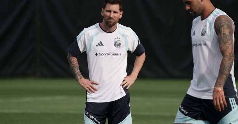 Messi se refugia en la Selección tras la internación de su padre