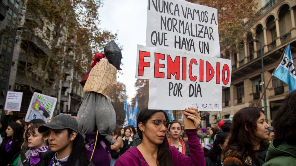 Femicidios y reconfiguración política: el impacto de la crisis social