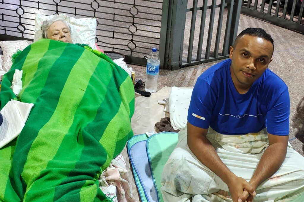 Una argentina de 79 años quedó en la calle tras los sismos en