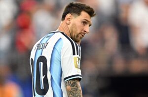 Messi superó el récord de Klose y Argentina clasificó a 16vos de final