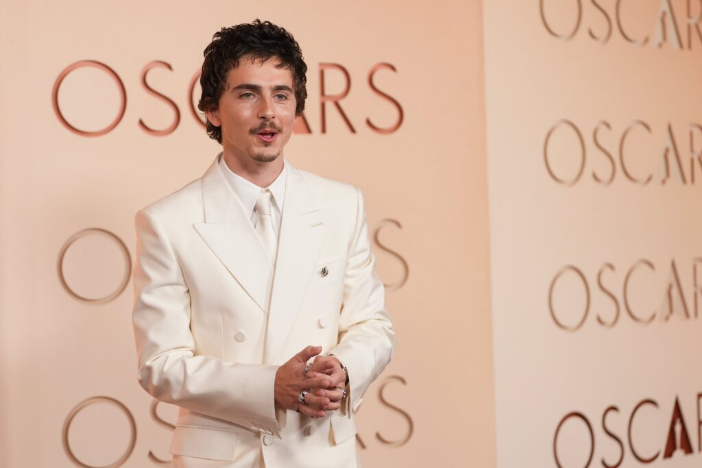 Timothée Chalamet y Selena Gomez protagonizarán Not Alone en 2027