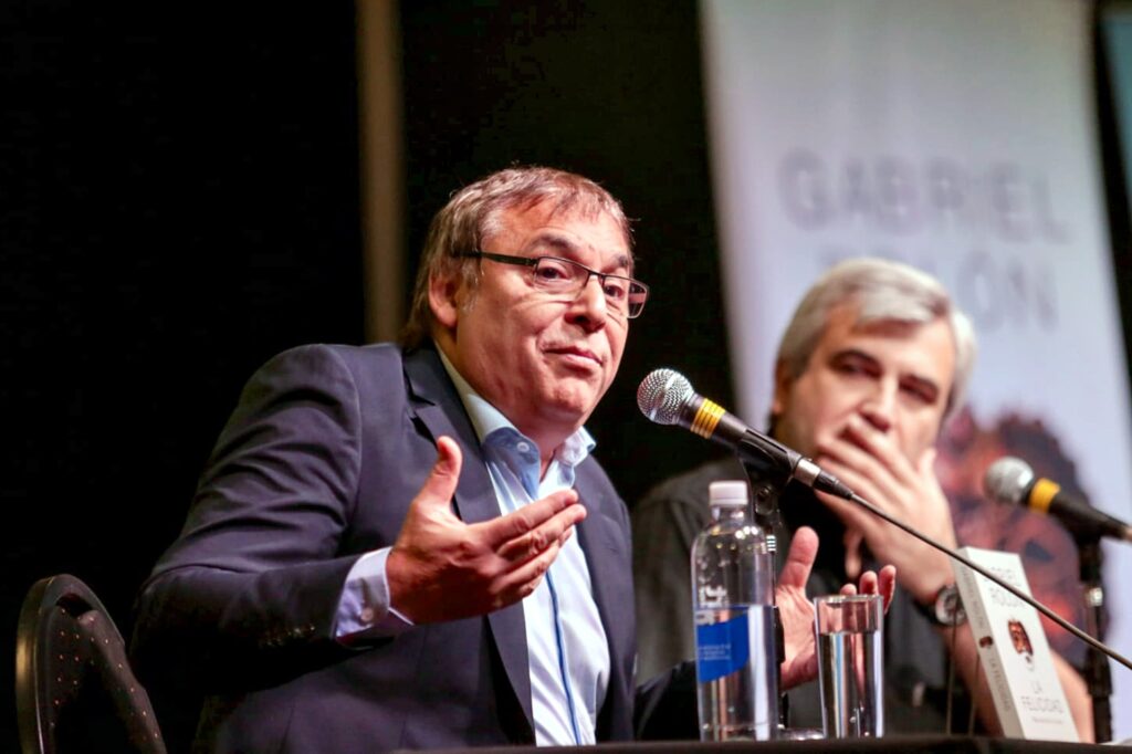 Gabriel Rolón analizó el peso de los mandatos ajenos en el deseo