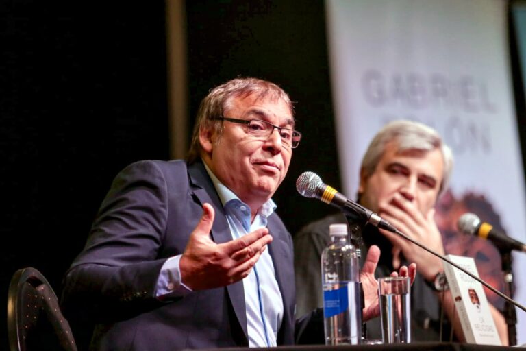 Gabriel Rolón analizó el peso de los mandatos ajenos en el deseo