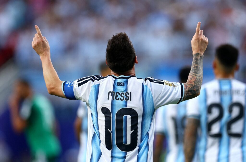 Los Calzones lanzan canción tributo a Lionel Messi en su nuevo álbum