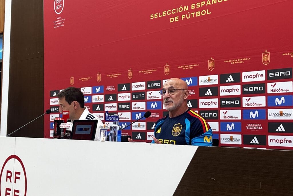 De la Fuente confía en la recuperación de Lamine Yamal para el debut
