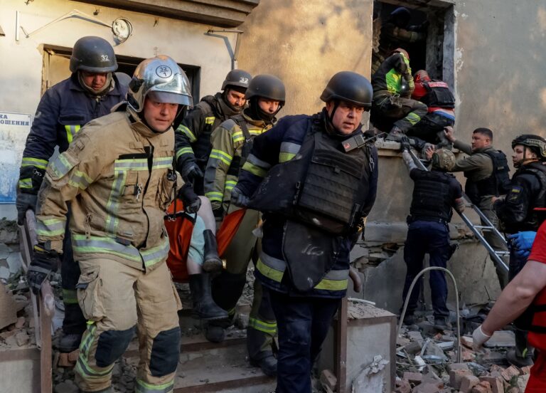 Rusia atacó un edificio en Kharkiv y dejó un muerto y nueve heridos
