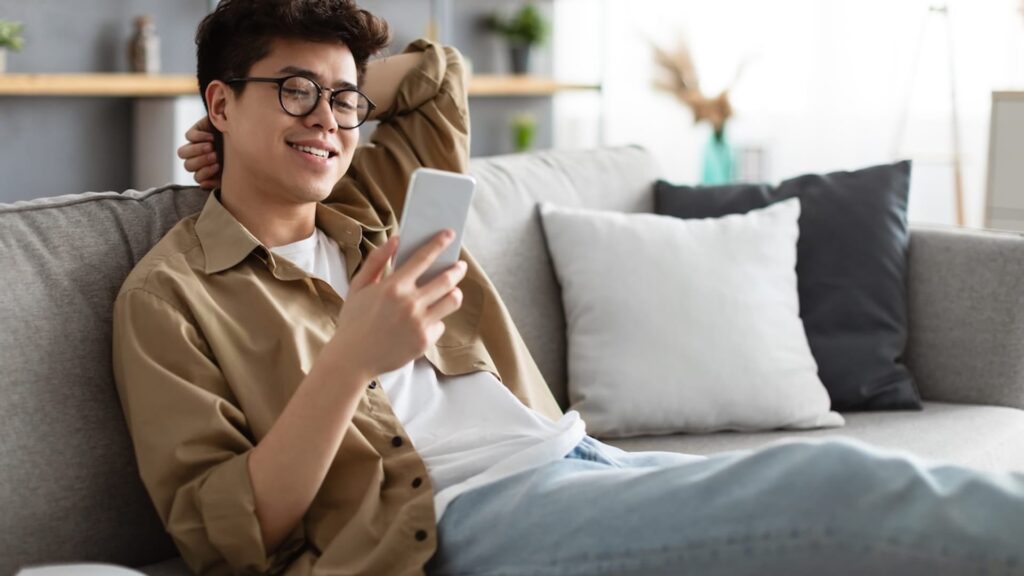 El 60% de los adolescentes usa chatbots de IA para amistad y romance