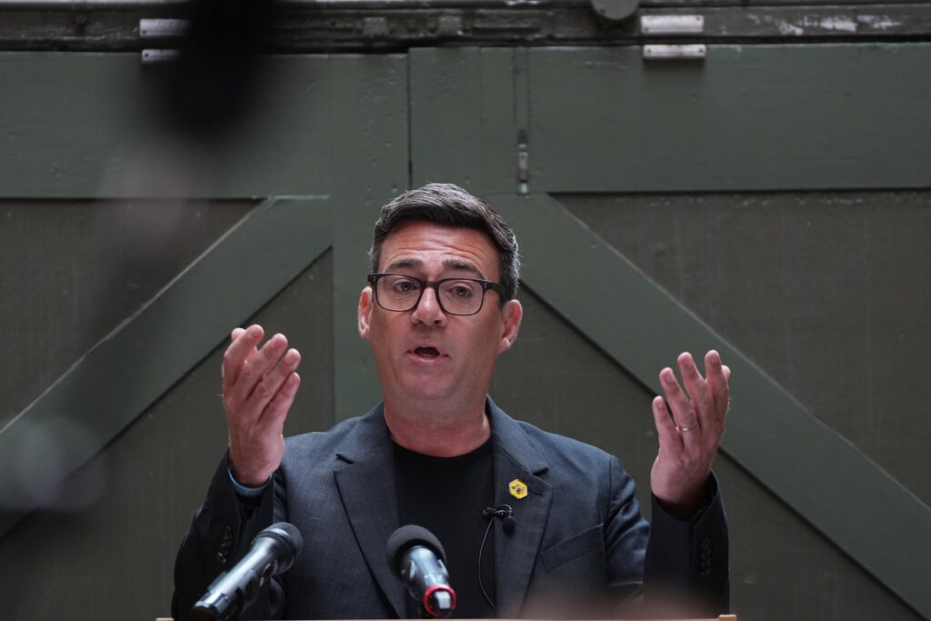 Andy Burnham lidera la carrera para suceder a Keir Starmer en Gran