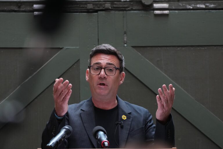 Andy Burnham lidera la carrera para suceder a Keir Starmer en Gran