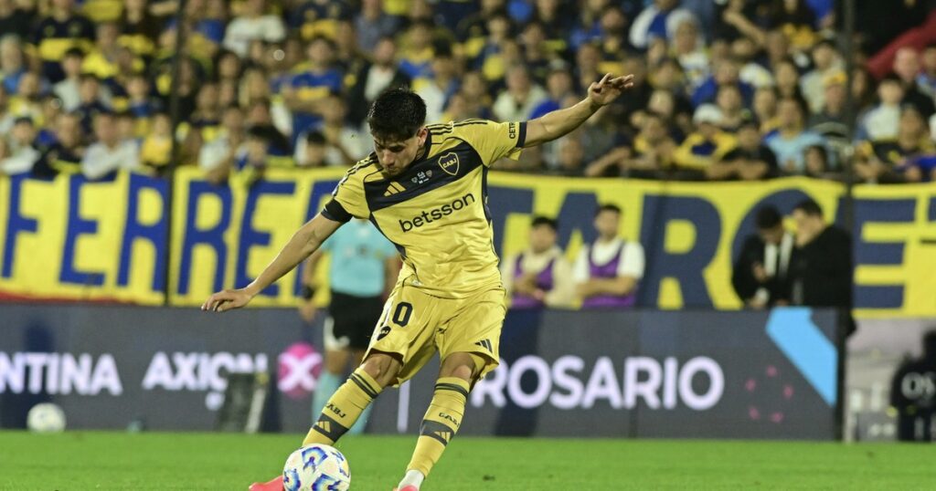 Tomás Aranda debutó como 10 de Boca bajo la mirada de Scaloni