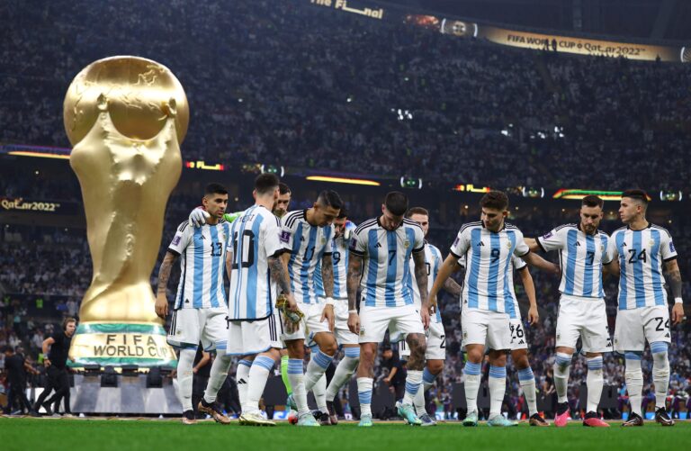Argentina usará la indumentaria titular en la final ante España