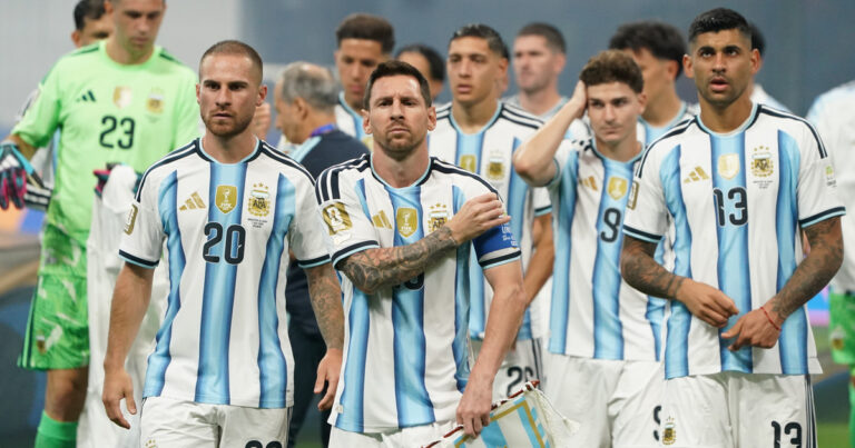 Argentina venció 3-2 a Egipto y avanzó a cuartos del Mundial