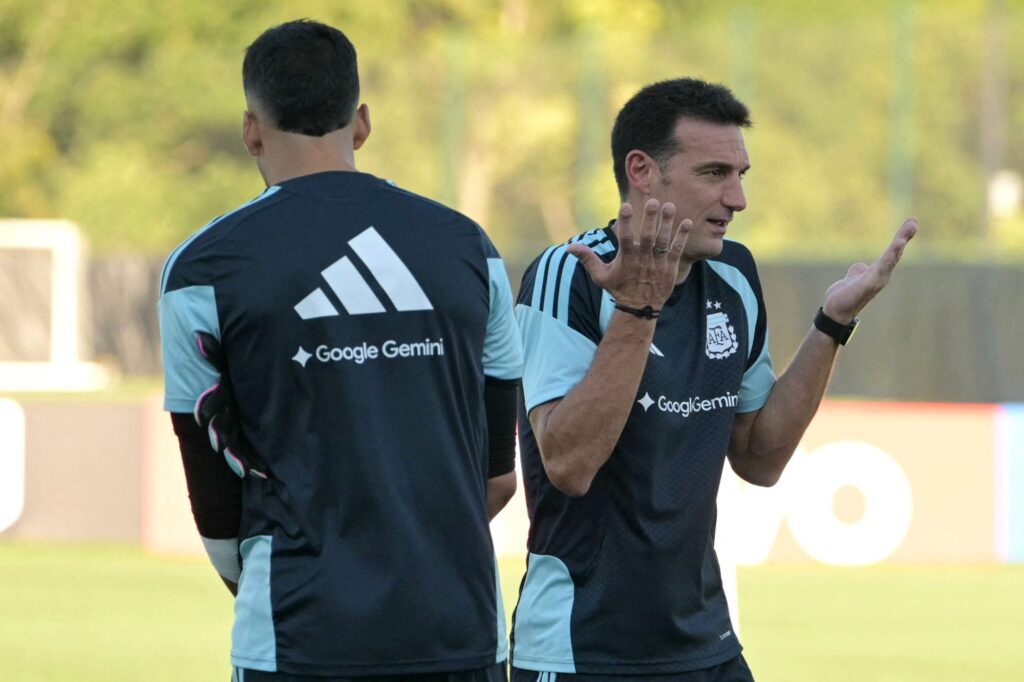 Scaloni ensaya una línea de cinco para la semifinal ante Inglaterra