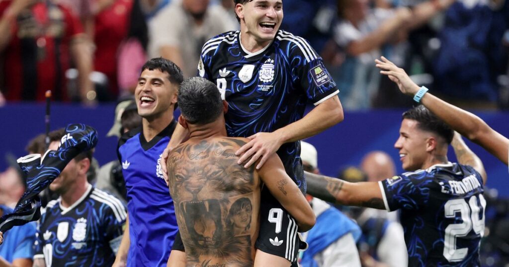 Argentina venció 2-1 a Inglaterra y Julián Álvarez analizó el pase a
