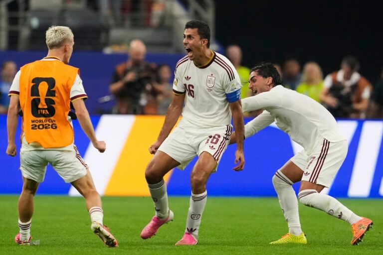 España avanza a cuartos del Mundial con liderazgo de sus referentes