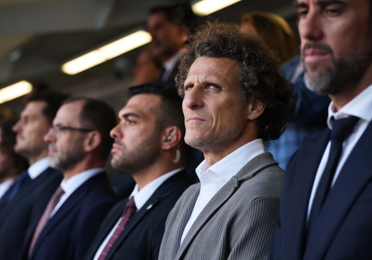 Diego Forlán es el nuevo entrenador de la selección de Uruguay