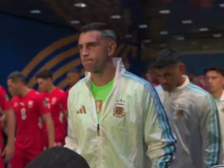Dibu Martínez arengó a la Selección antes del cruce con Suiza