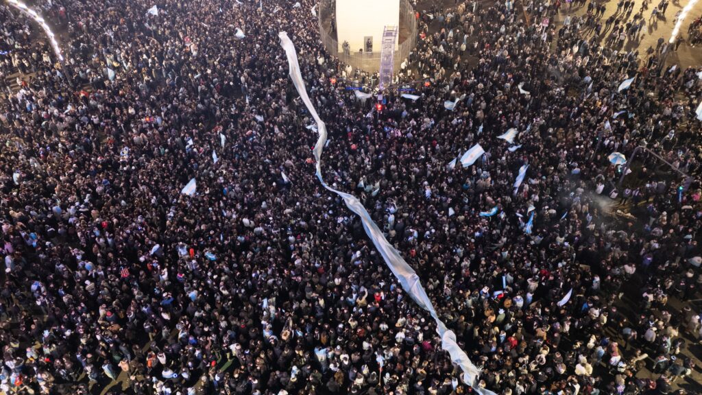 Argentina venció 3-1 a Suiza y miles de hinchas celebraron en el