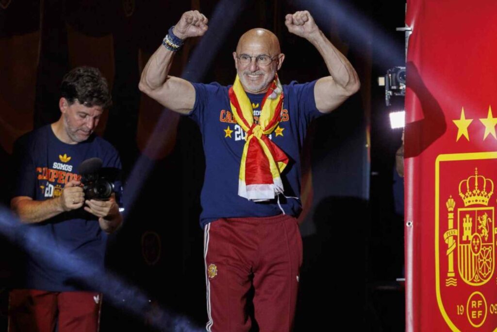 Luis de la Fuente se consagra como el mejor entrenador del mundo