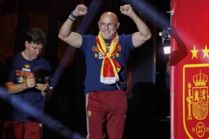 Luis de la Fuente se consagra como el mejor entrenador del mundo