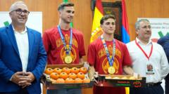Ruiz y Gavi recibieron 150 kilos de tomates por ganar el Mundial