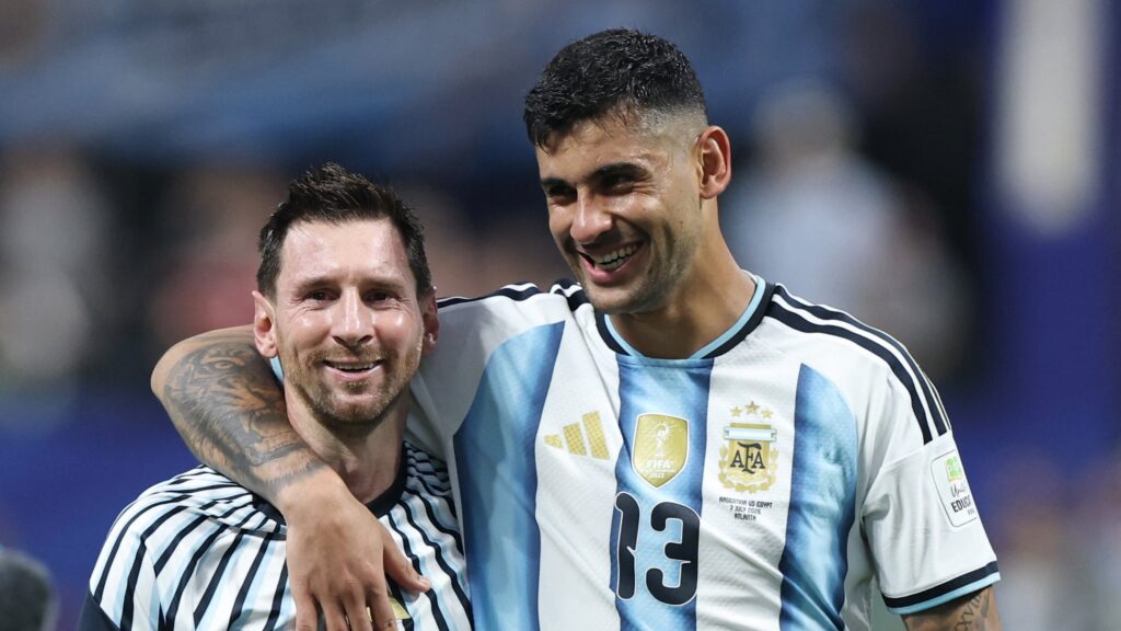 Argentina venció a Egipto y avanzó a cuartos con clima distendido