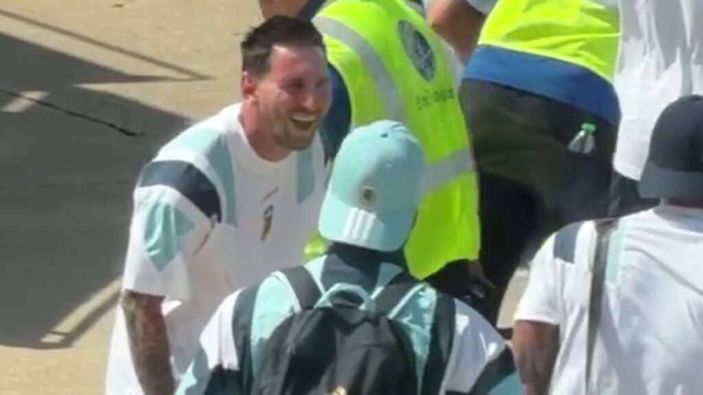 Messi y la Selección: risas en el aeropuerto por un hallazgo insólito