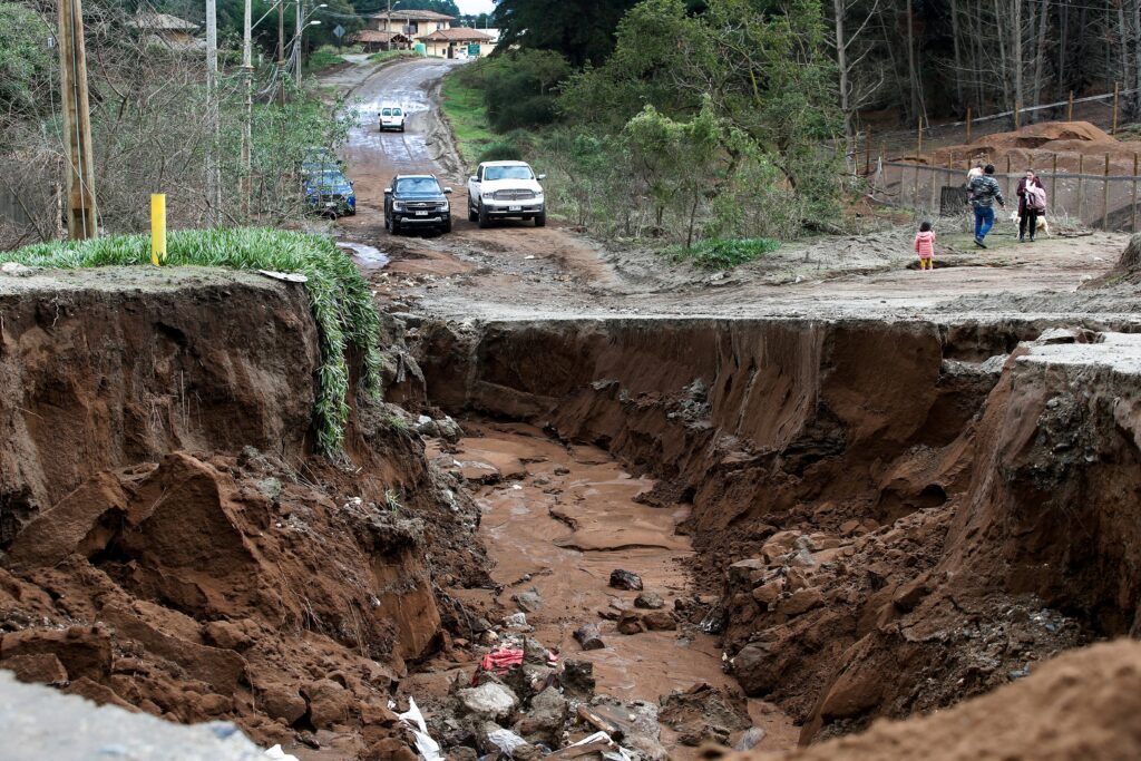 Chile inicia reparaciones tras temporal: 350.000 hogares siguen sin
