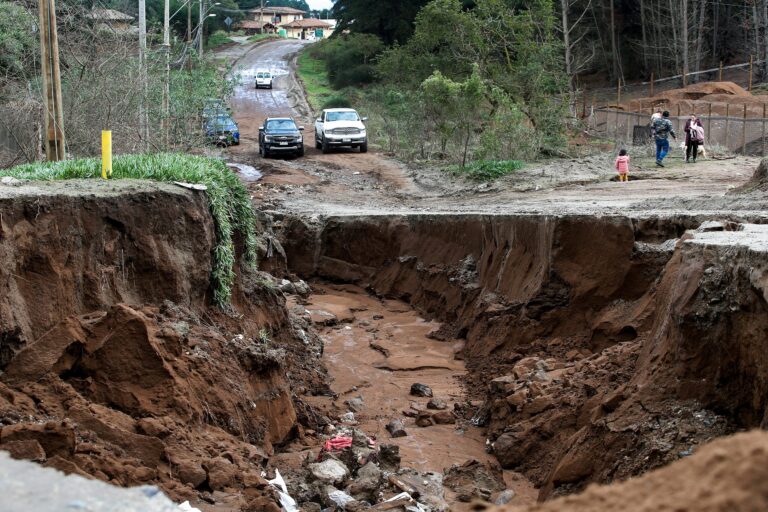 Chile inicia reparaciones tras temporal: 350.000 hogares siguen sin
