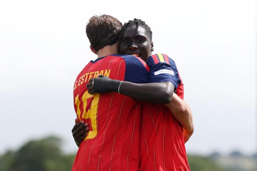 España goleó 4-0 a Alemania y avanzó a semifinales del Europeo Sub-19