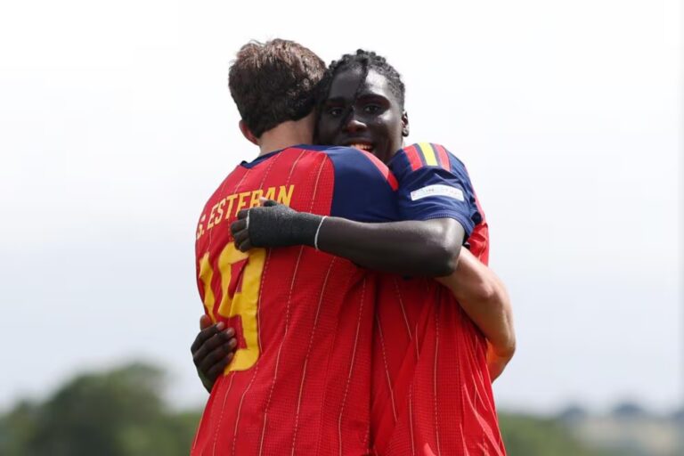 España goleó 4-0 a Alemania y avanzó a semifinales del Europeo Sub-19