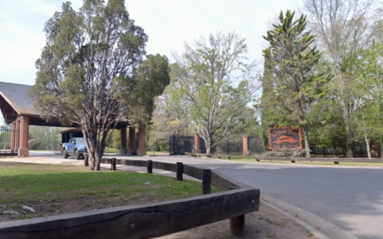 Detuvieron a un comerciante por invadir la casa de su vecino en City