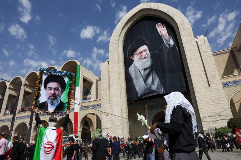 Irán inició el funeral de Ali Khamenei con una masiva movilización