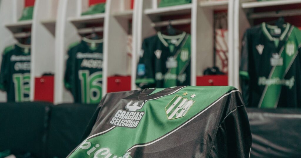 Banfield estrenó camiseta especial en homenaje a la Selección