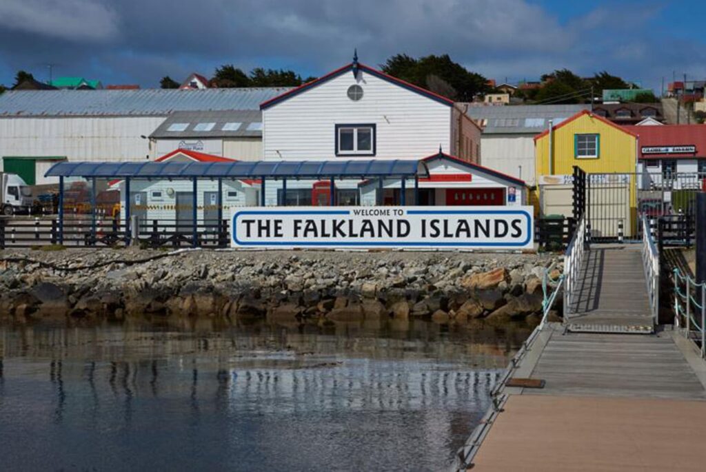 Malvinas: los isleños exigen a la FIFA sanciones por la bandera