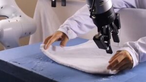 Científicos crean un robot que aprende tareas como un niño