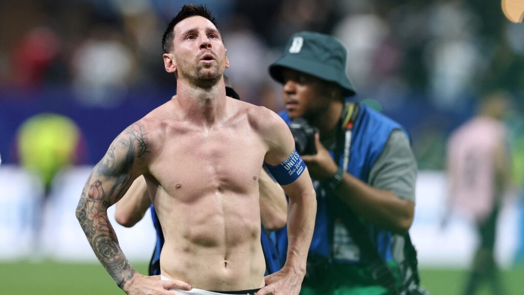 Messi y el debate por su tatuaje: cómo detectar imágenes creadas con