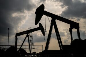 El petróleo Brent superó los 100 dólares por ataques en el mar Rojo
