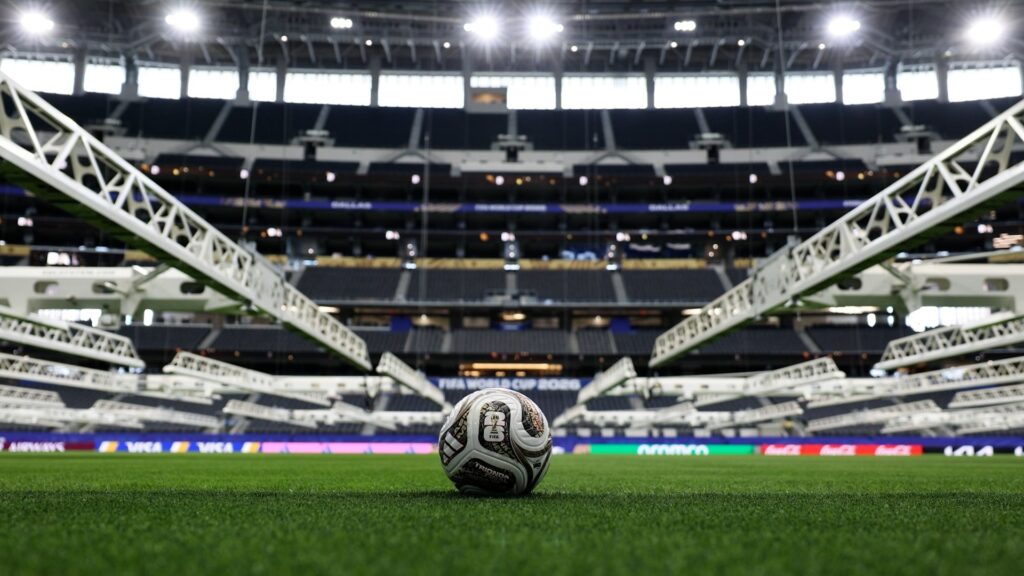 El AT&T Stadium prepara un césped de alta velocidad para la semifinal