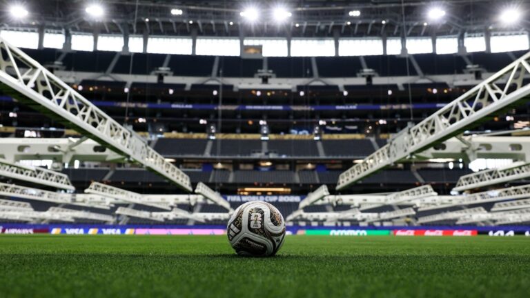 El AT&T Stadium prepara un césped de alta velocidad para la semifinal