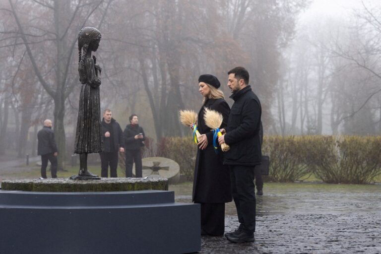 Ucrania retira colecciones del Museo del Holodomor por ataques rusos