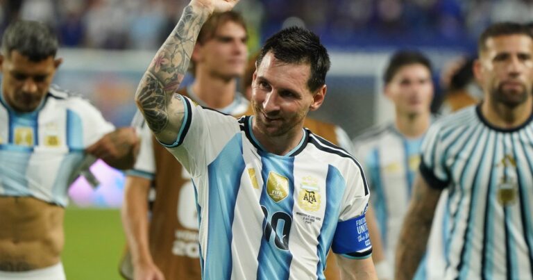 Messi lideró el pase a cuartos y alcanzó un récord histórico